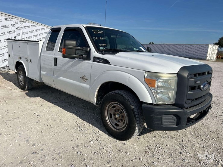 2014-ford-f-250-ext.-cab-service-truck-image-2