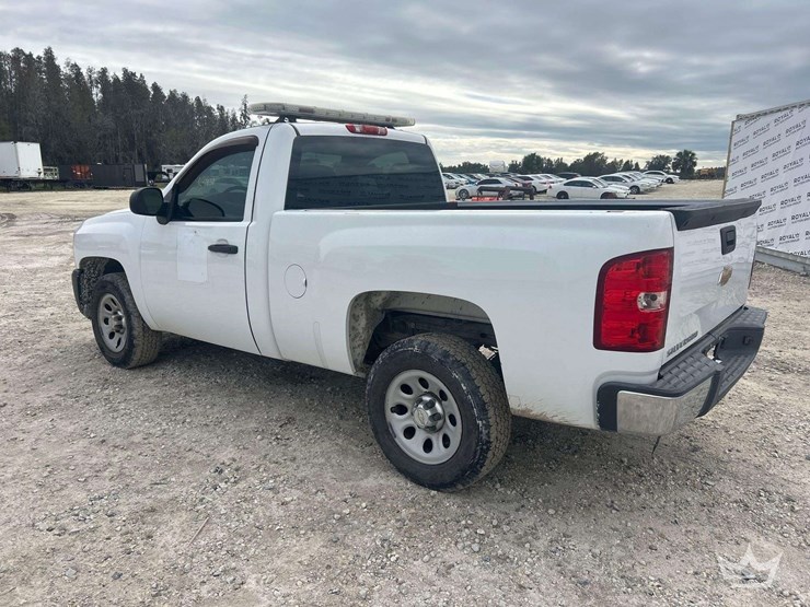 2013-chevrolet-silverado-1500-pickup-truck-image-4