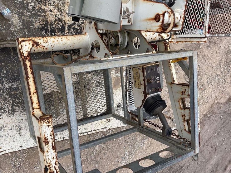 2016-ford-f-550-altec-at233p-35ft-bucket-truck-image-17