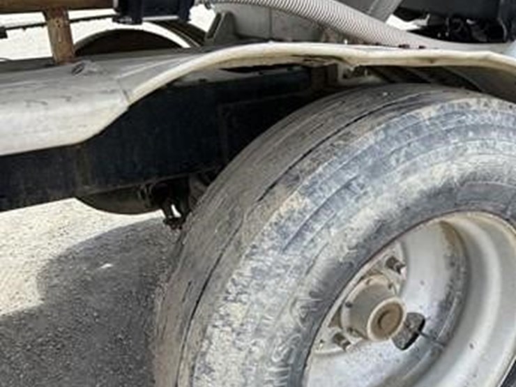 1985-freightliner-fld120-image-27