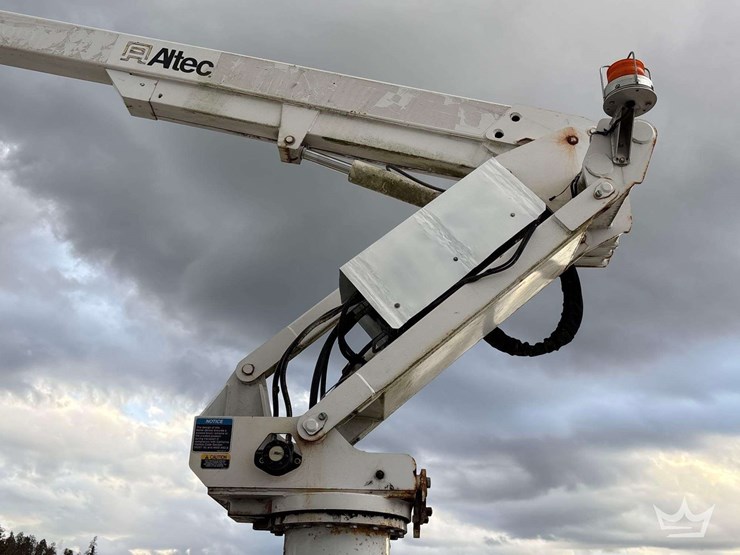 2016-ford-f-550-altec-at233p-35ft-bucket-truck-image-11