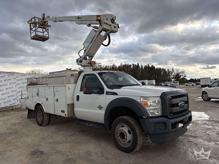 2016-ford-f-550-altec-at233p-35ft-bucket-truck-image-2