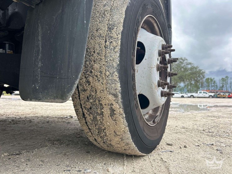 2017-ford-f-550-service-truck-image-30