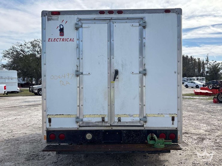 2002-ford-e-450-enclosed-service-van-image-31
