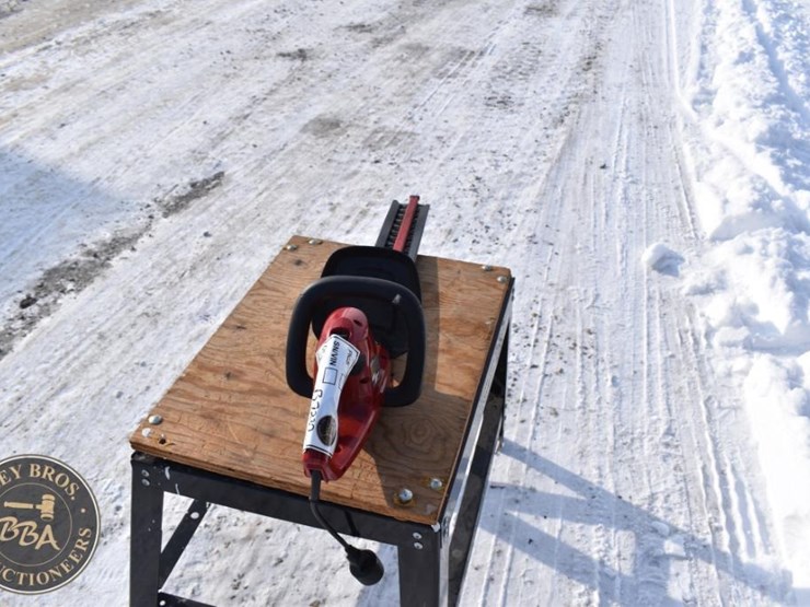 toro-electric-hedge-clippers-image-4