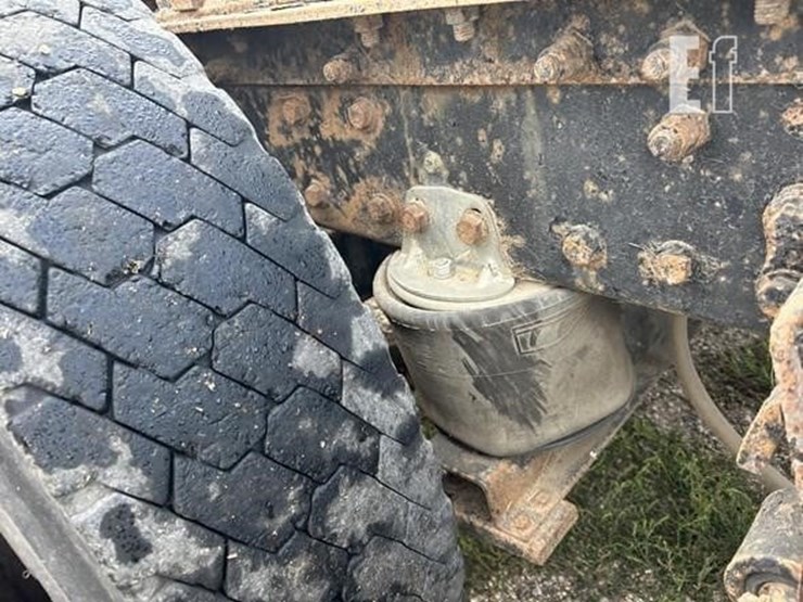 1994-white/gmc-wg64t-image-33