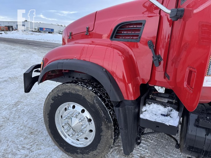 2004-mack-granite-cv713-image-45