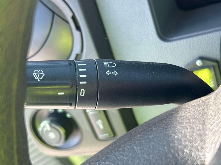 2015-ford-f-250-crew-cab-pickup-truck-image-16