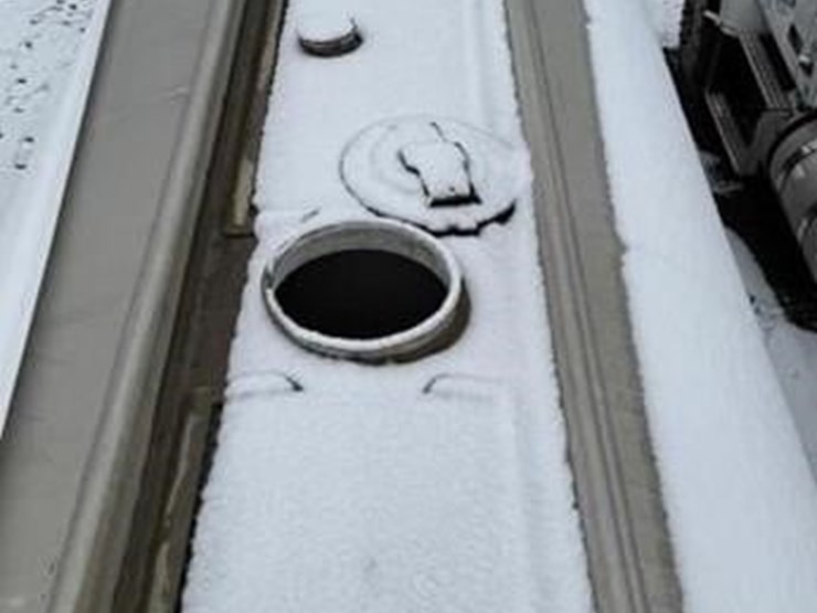 1985-freightliner-fld120-image-18