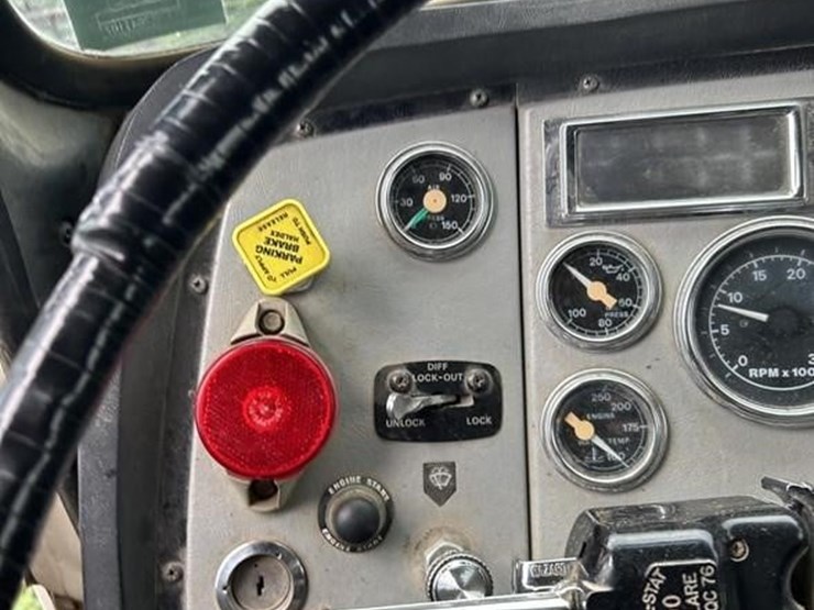 1997-ford-lt8000-image-52