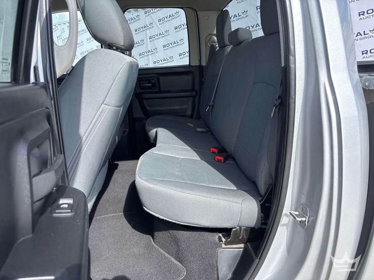 2015-ram-1500-crew-cab-pickup-truck-image-21