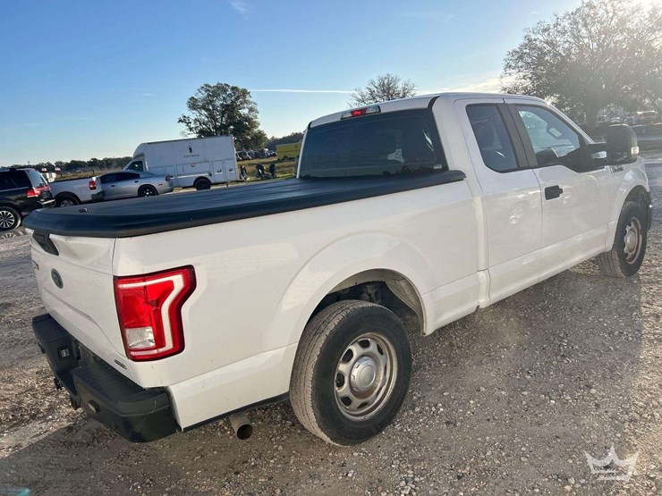 2016-ford-f-150-ext.-cab-pickup-truck-image-3