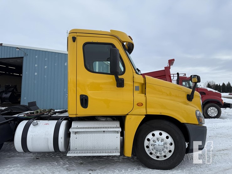 2016-freightliner-cascadia-125-image-6