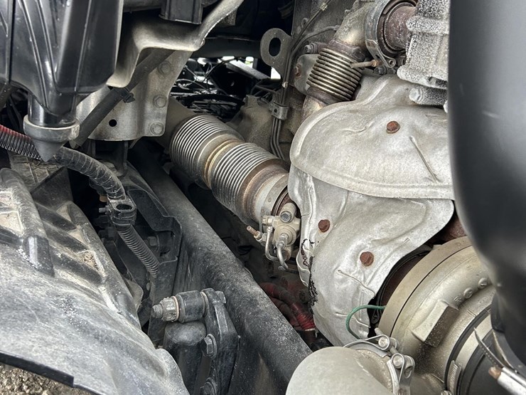 2019-freightliner-cascadia-126-image-17