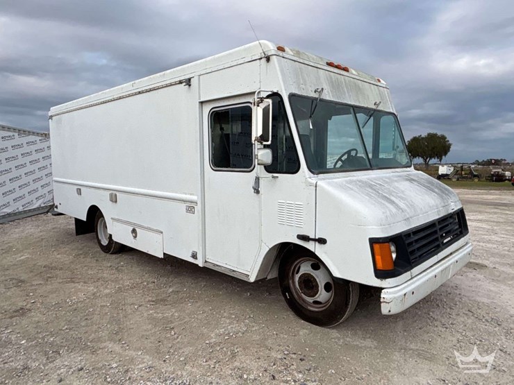 2001-workhorse-custom-chassis-p42-delivery-truck-image-2