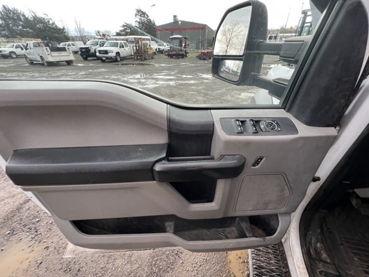 2017-ford-f550-image-29