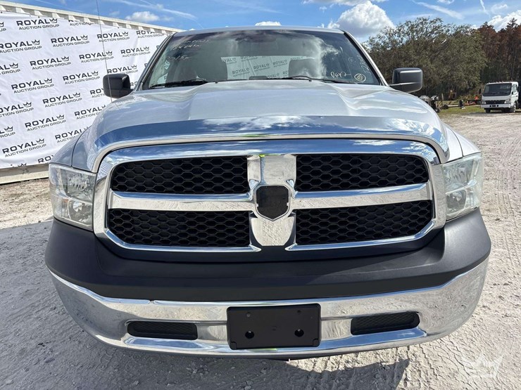 2015-ram-1500-crew-cab-pickup-truck-image-23