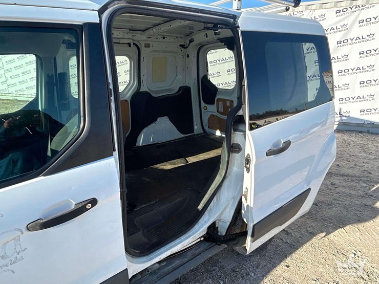 2015-ford-transit-connect-passenger-van-image-16
