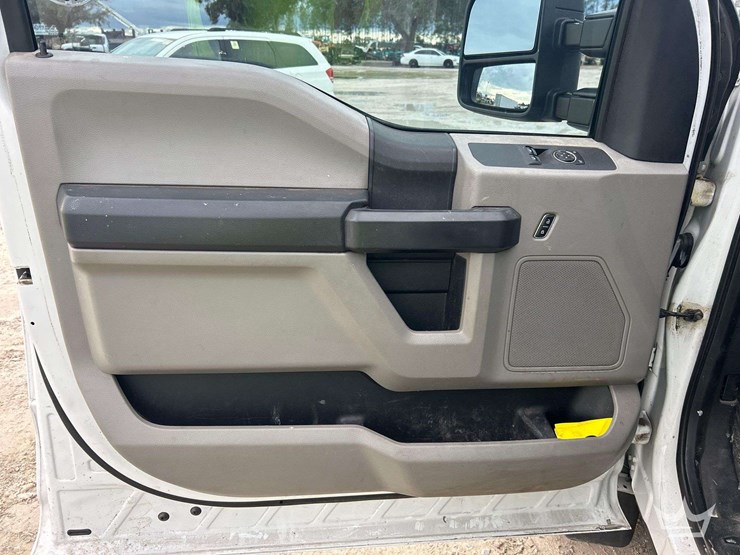 2017-ford-f-550-service-truck-image-10