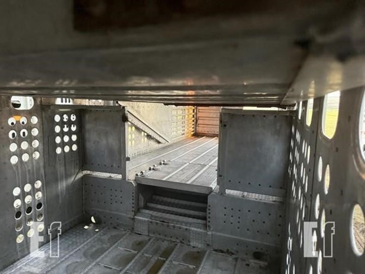 1995-merritt-53-ft-image-23