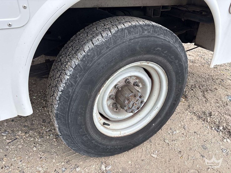 2012-ford-e-350-enclosed-service-van-image-40