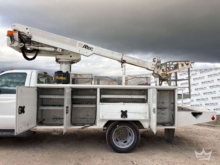 2016-ford-f-550-altec-at233p-35ft-bucket-truck-image-26