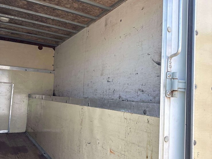 2002-ford-e-450-enclosed-service-van-image-22