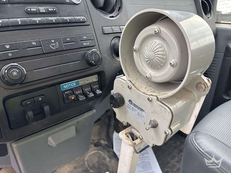 2016-ford-f-550-altec-at233p-35ft-bucket-truck-image-46