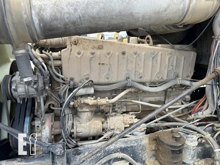 1985-freightliner-fld120-image-44