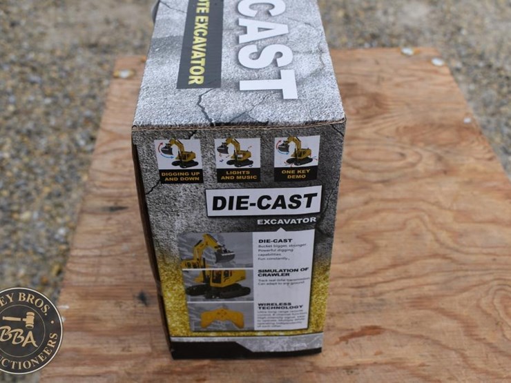 dream-bridge-2.4ghz-8-channel-remote-control-excavator-image-3