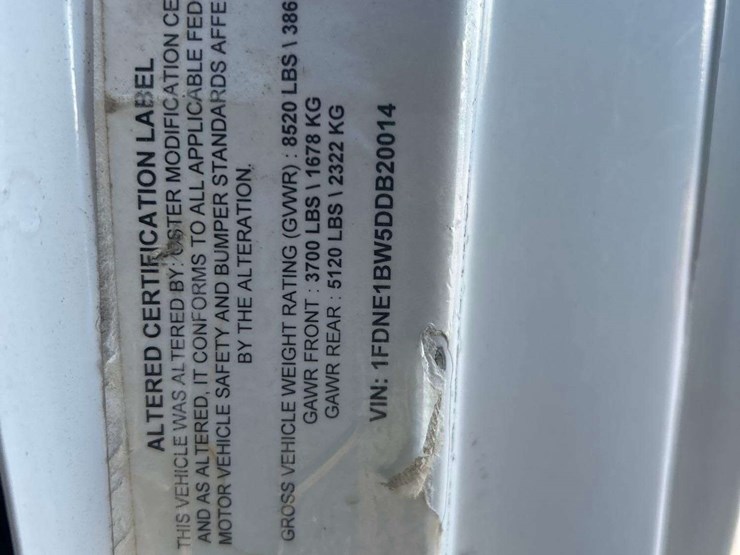 2013-ford-e-150-passenger-van-image-6