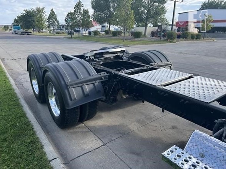 2020-freightliner-cascadia-113-image-26