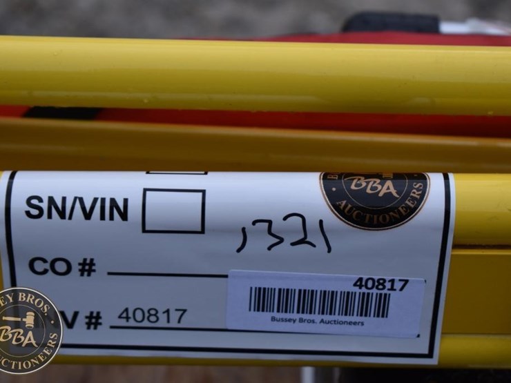 future-laser-with-tripod-and-carrying-case-image-3