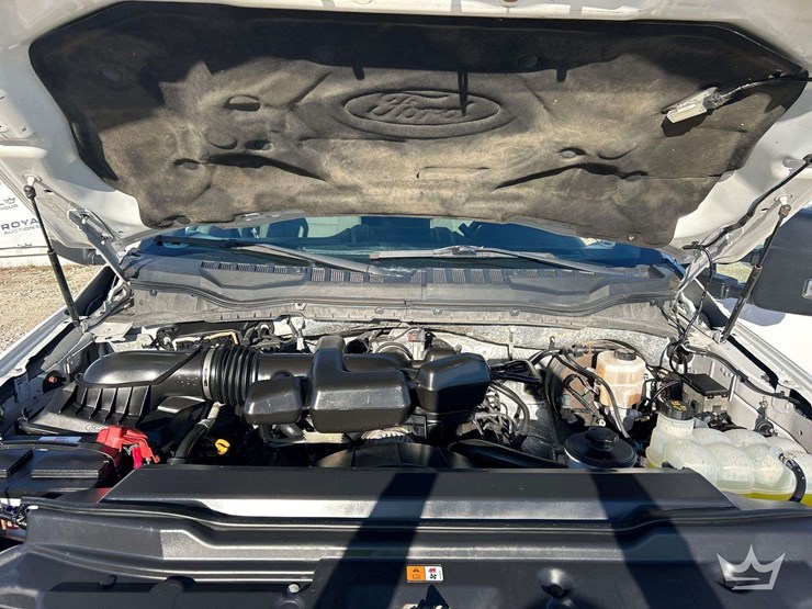 2019-ford-f-350-4x4-crew-cab-pickup-truck-image-6