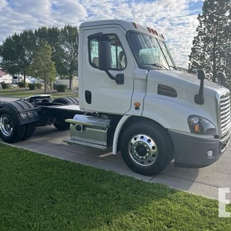 2020 FREIGHTLINER CASCADIA 113