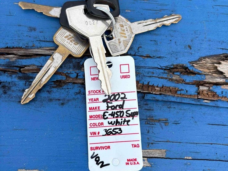 2002-ford-e-450-enclosed-service-van-image-33