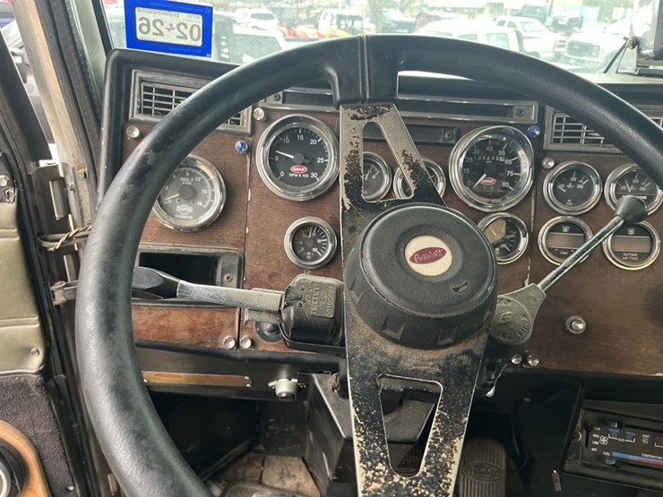1988-peterbilt-379-image-15