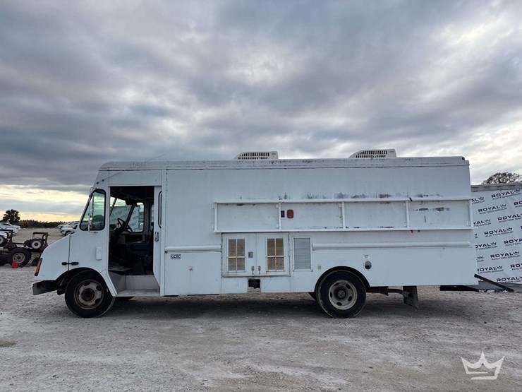 2001-workhorse-custom-chassis-p42-delivery-truck-image-50