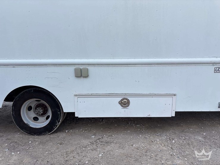 2001-workhorse-custom-chassis-p42-delivery-truck-image-47