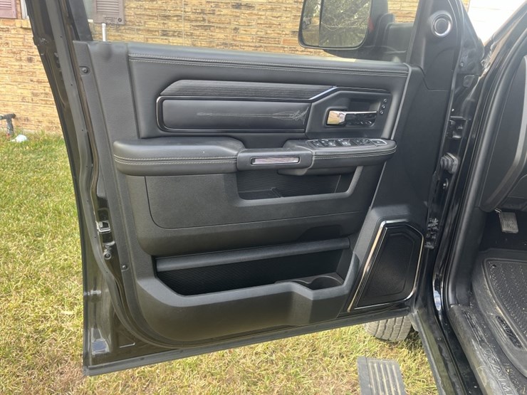 2022-dodge-3500-image-11