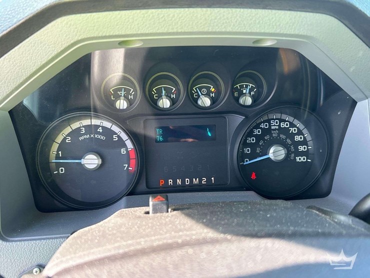 2015-ford-f-250-crew-cab-pickup-truck-image-14