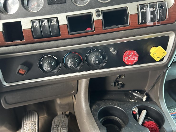 kenworth-w900-image-45