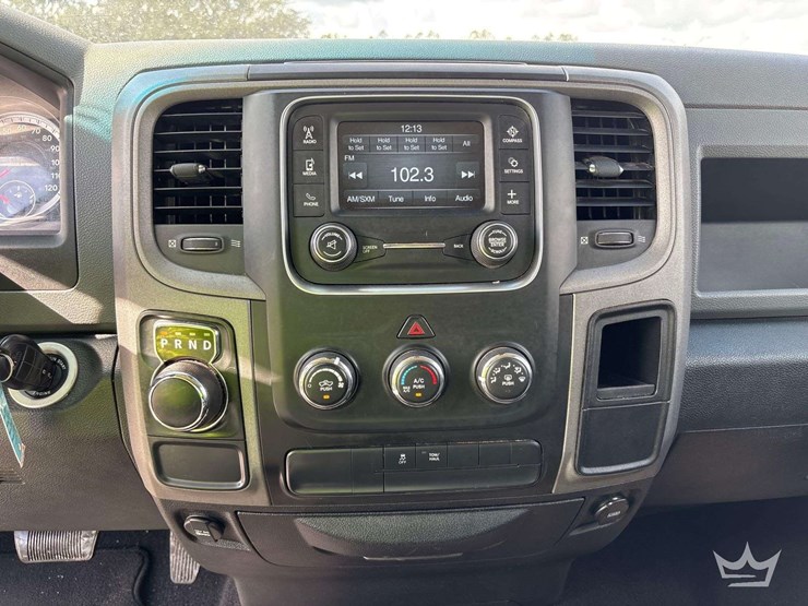 2015-ram-1500-crew-cab-pickup-truck-image-17
