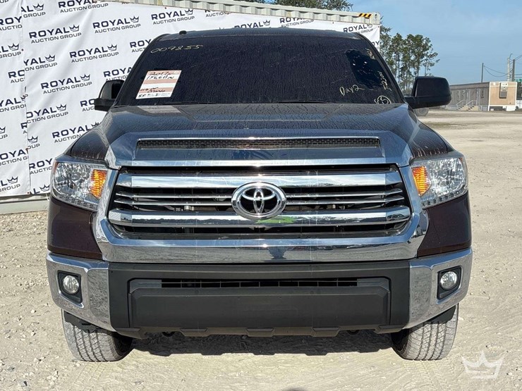 2017-toyota-tundra-sr5-ext.-cab-pickup-truck-image-23