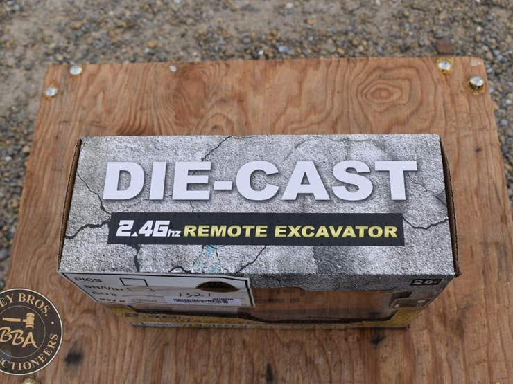 dream-bridge-2.4ghz-8-channel-remote-control-excavator,-die-cast-material-image-2