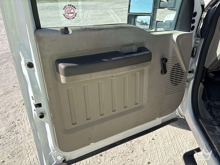 2010-ford-f-550-4x4-venturo-ht40kx-3-ton-crane-mechanics-truck-image-41