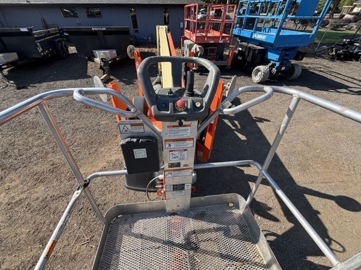 2023-jlg-t350-image-16