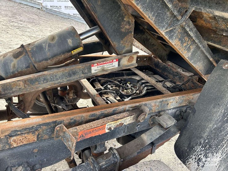 2017-ford-f-550-4x4-ext.-cab-mason-dump-truck-image-17