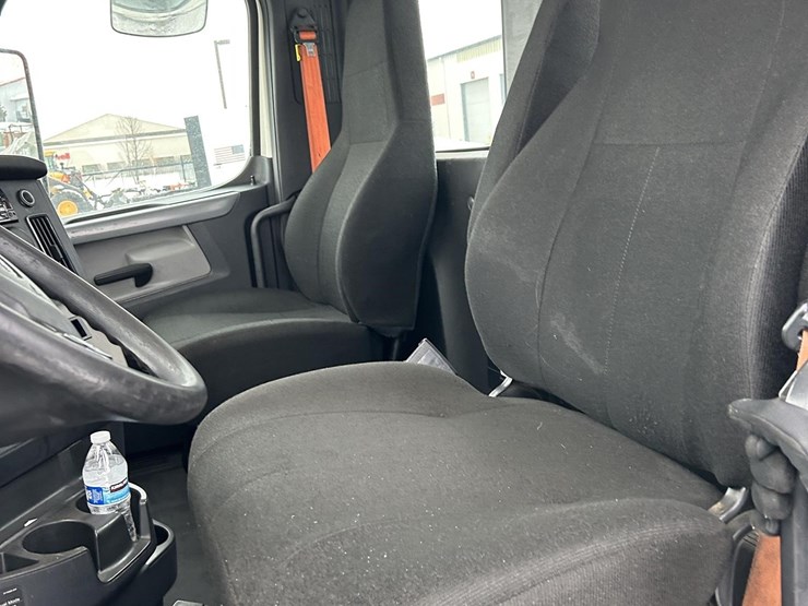 2019-freightliner-cascadia-126-image-37