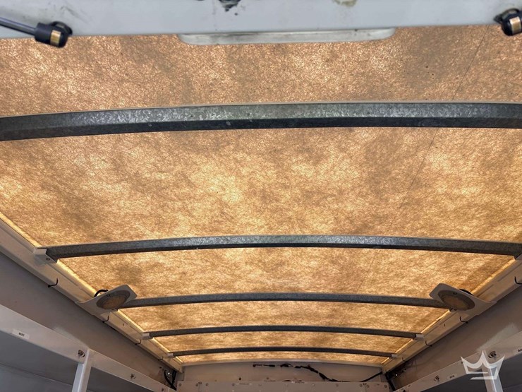 2012-ford-e-350-enclosed-service-van-image-14